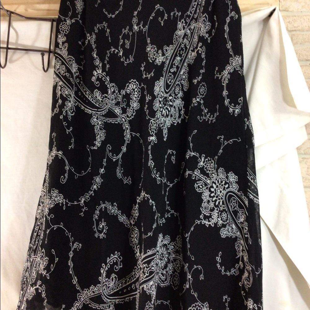 Woman’s Sz M CATO Blk & White Floral/Vine Skirt - Picture 3 of 11